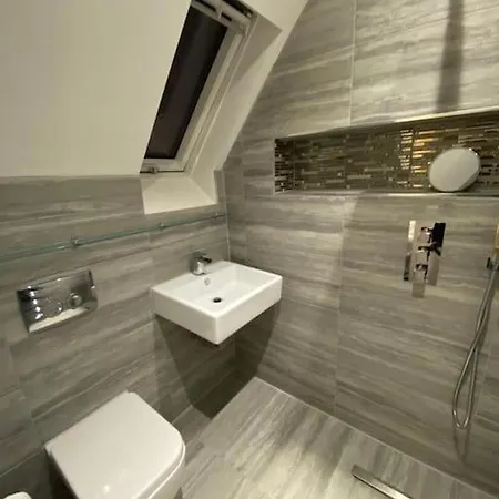Villa Luxury 4 Bed House In Swindon Esterno foto