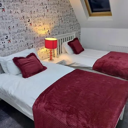 Villa Luxury 4 Bed House In Swindon Esterno foto