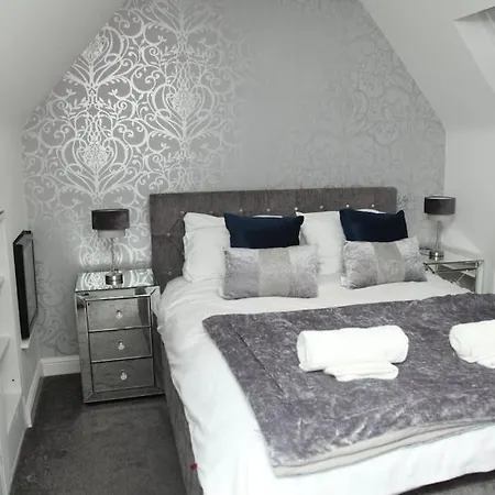 Villa Luxury 4 Bed House In Swindon Esterno foto