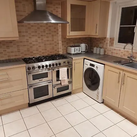Villa Luxury 4 Bed House In Swindon Esterno foto