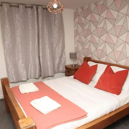 Villa Luxury 4 Bed House In Swindon Esterno foto