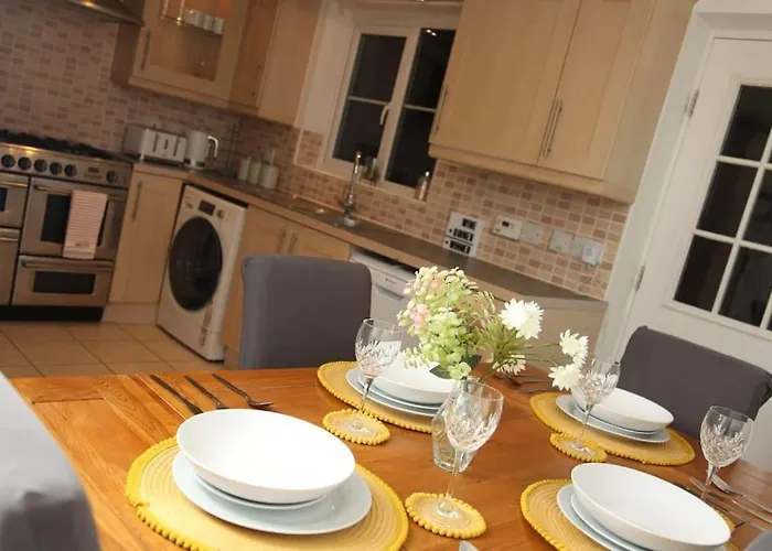 Luxury 4 Bed House In Swindon