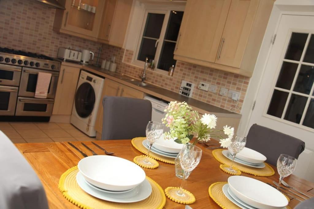 Luxury 4 Bed House In Holiday home