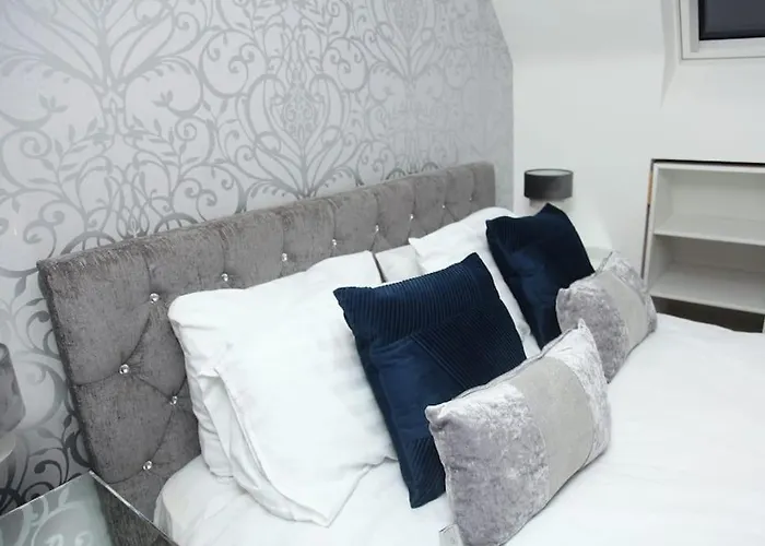 Luxury 4 Bed House In Swindon